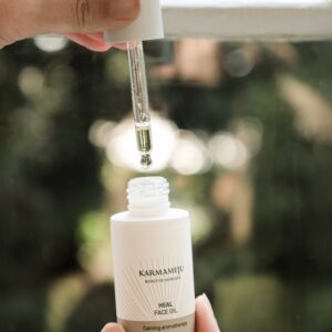 Alternative view of HEAL Face Oil - 30 ml.